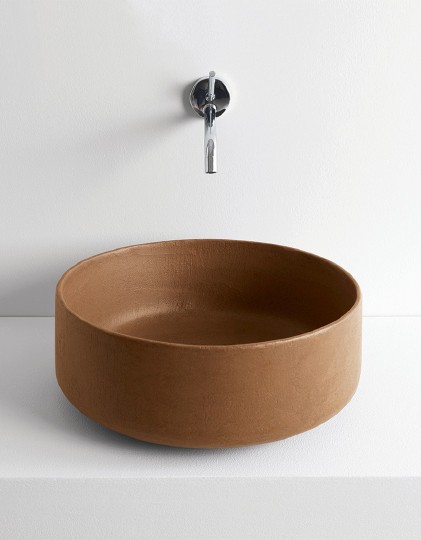 раковина накладная 42 см artceram cognac col001 19 00, цвет ombra bruciata (коричневый), фактура необработанная глина.