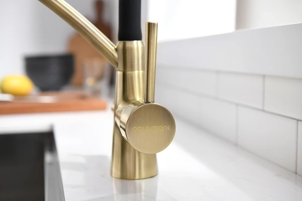 смеситель paulmark siegen si213111-br для кухни, с подключением к фильтру, цвет бронза \ черный