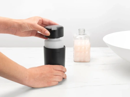 дозатор brabantia renew 280245 для жидкого мыла, темно-серый