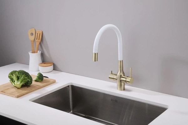 смеситель для кухни с подключением к фильтру paulmark salix sa213419-brw, цвет бронза/ белый