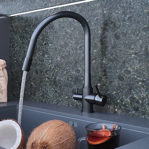 смеситель elghansa kitchen pure water 56f5216-black для кухни, с гибким изливом, с подключением к фильтру, черный матовый