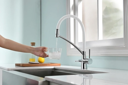 смеситель paulmark siegen si213111-crw для кухни, с подключением к фильтру, цвет хром \ белый